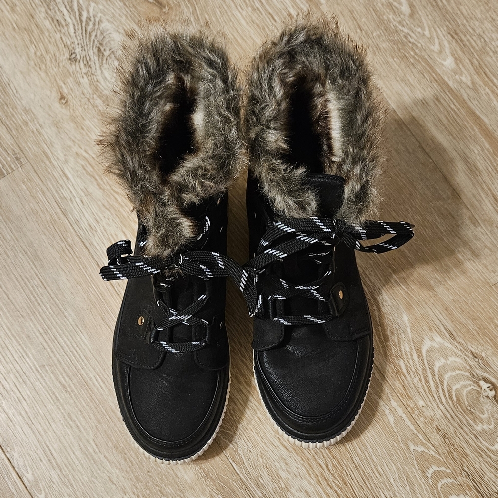 Journee Collection Women's Foam Glacier Winter Boot Size 8